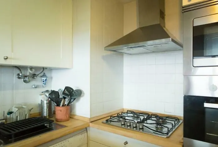 Apartment W Stunning View - Marina - Free Parking & Ac *