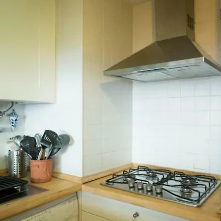 Apartment W Stunning View - Marina - Free Parking & Ac *